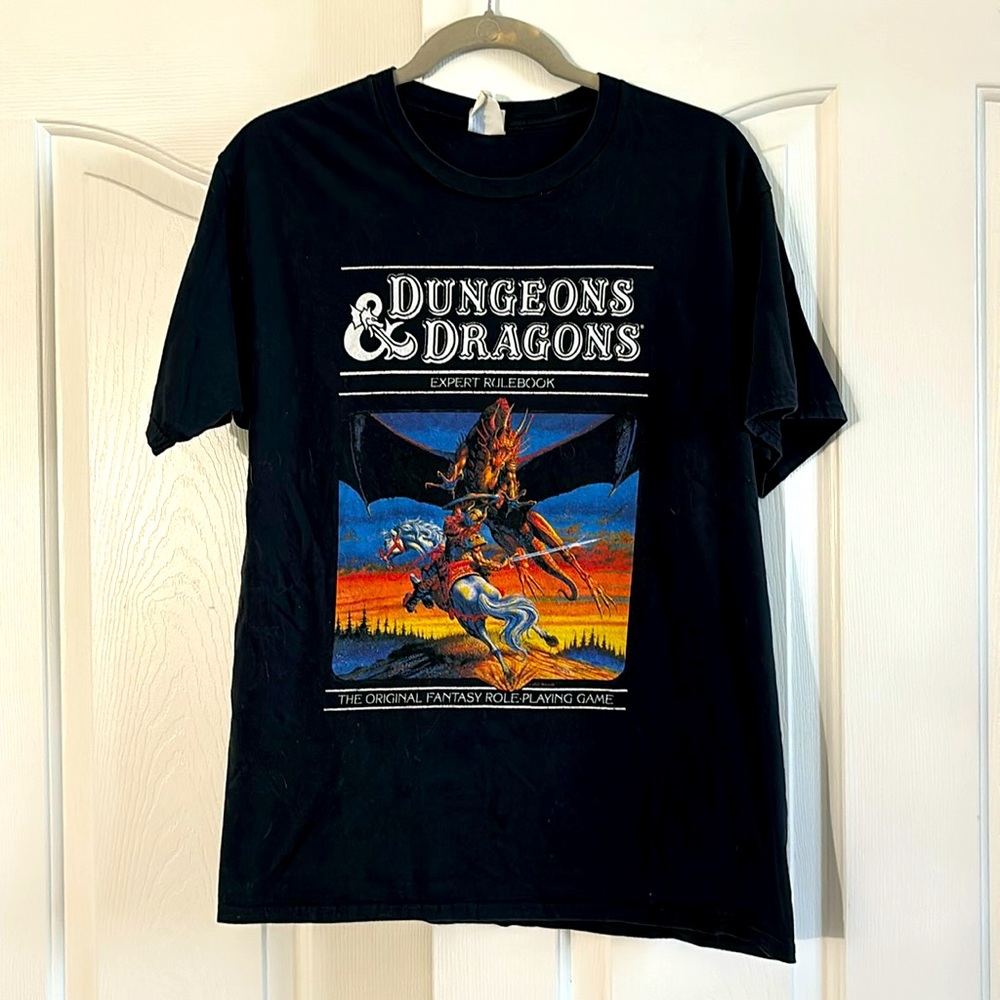 Men’s graphic T-shirt, dungeons and dragons design size medium
